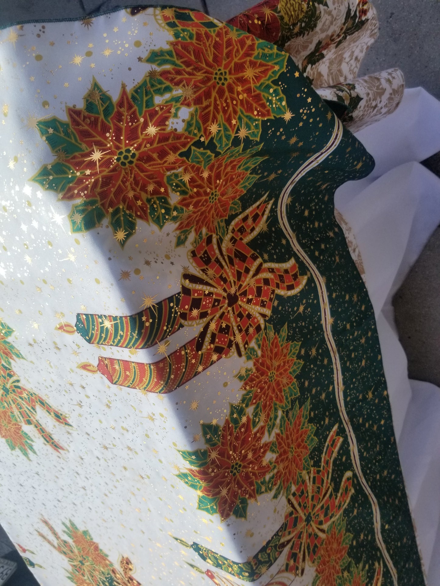 Elegant Christmas Tablecloth - Winter Wonderland Scene - Vintage Style Festive Decor with Tassels - Perfect Christmas Gift